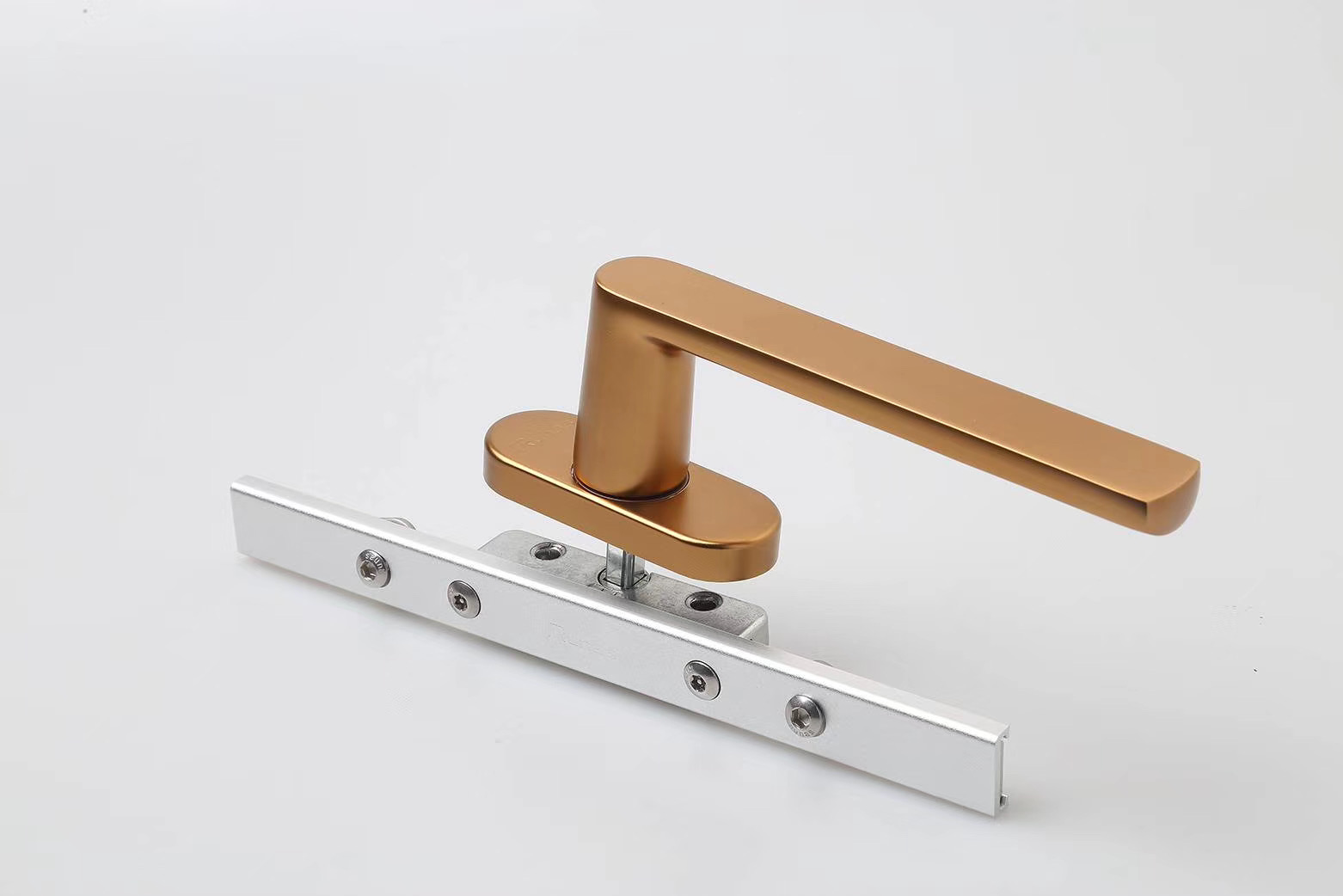 門(mén)窗五金件逐漸占據(jù)門(mén)窗的主導(dǎo)地位